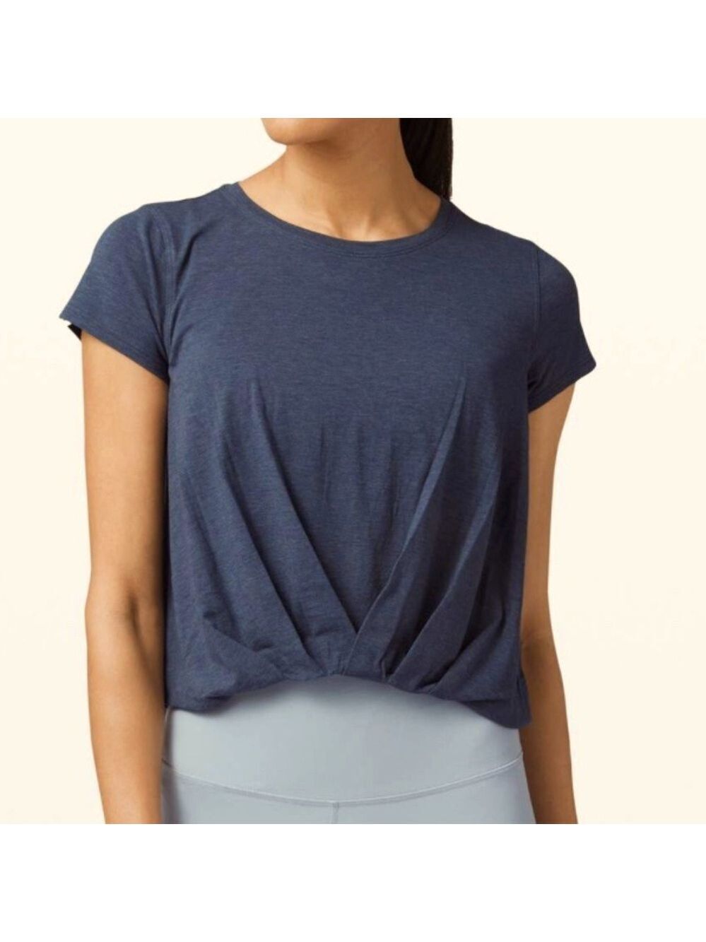 Lululemon| Short sleeve crew with gather at waist. Small/6